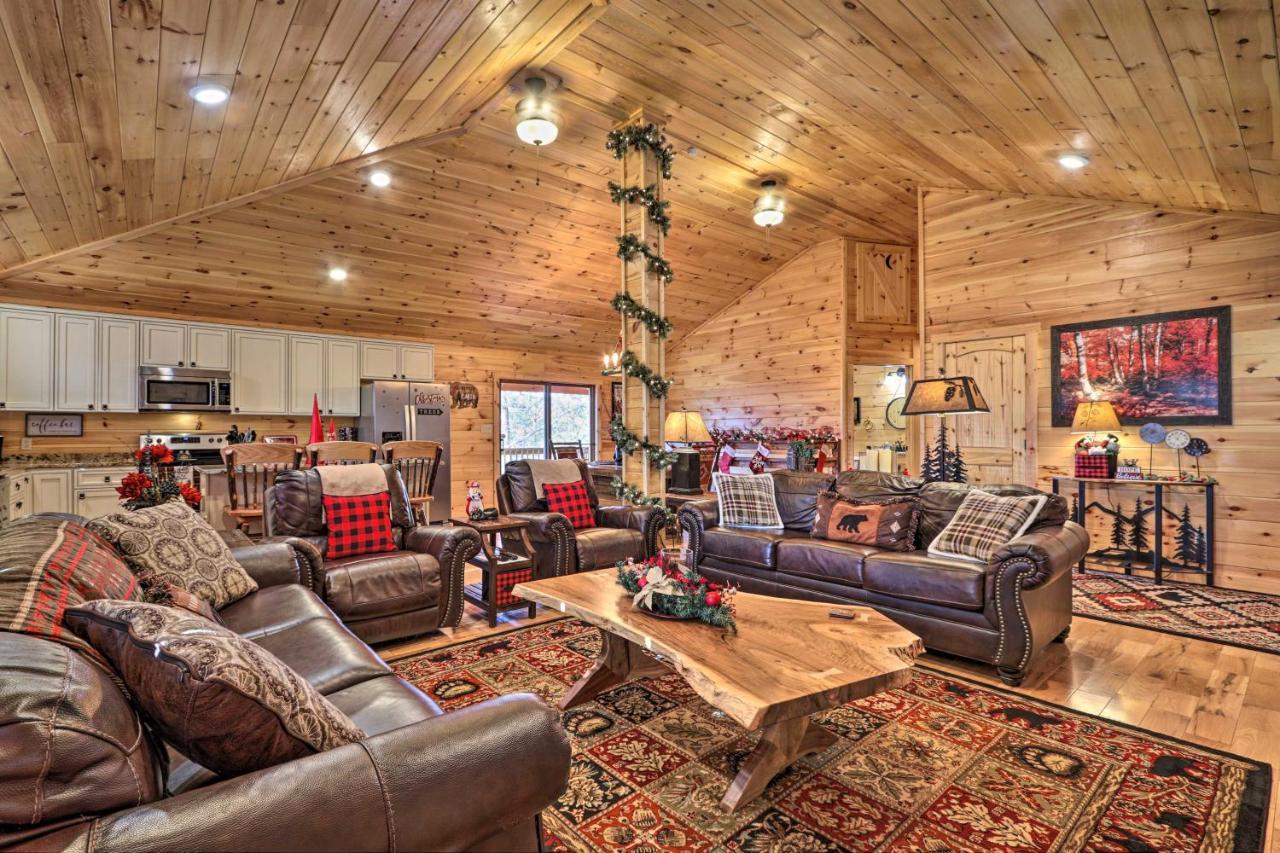 Luxe Cabin With Hot Tub, Theater, Pool Table, Arcade ピジョンフォージ エクステリア 写真