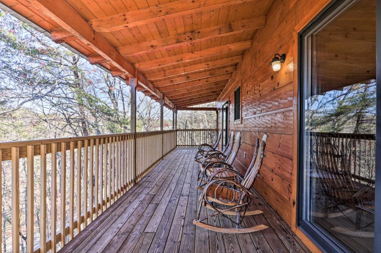 Luxe Cabin With Hot Tub, Theater, Pool Table, Arcade ピジョンフォージ エクステリア 写真